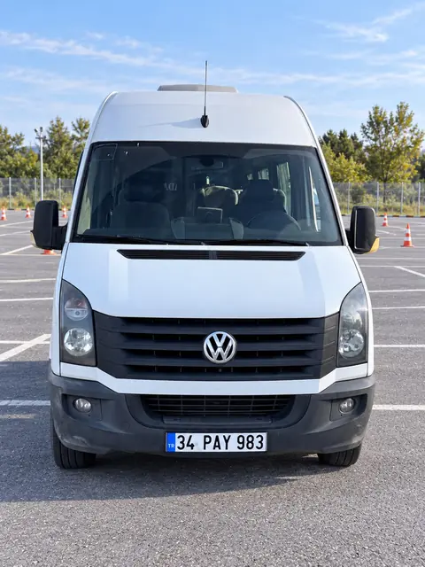 Atak Sürücü Kursu Volkswagen Crafter eğitim aracı önden görünüm
